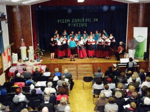 Pevkam zbora Harmonija so se pridružile pevke zbora Tavžentroža