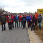 udeleženci izleta - vodnik Tone nas fotografira